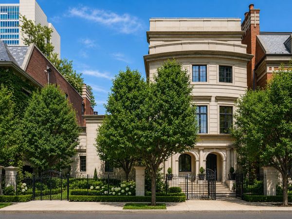 460 W Huron Street , Chicago, IL 60654