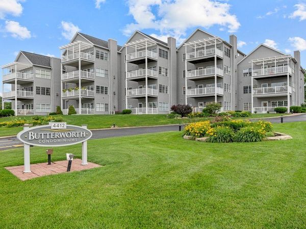 4412 River Drive, Unit 202, Moline, IL 61265