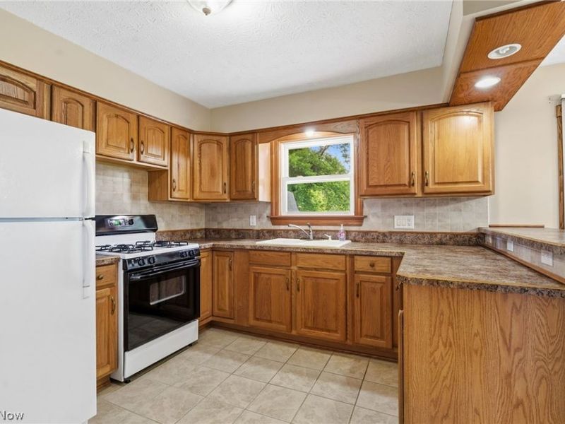 8540 Morrilton Circle NW, North Canton, OH 44720 Photo 12