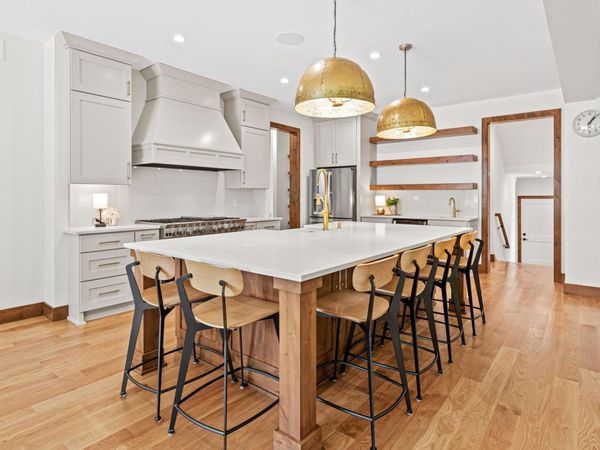 609 Callahan Place, Mendota Heights, MN 55118