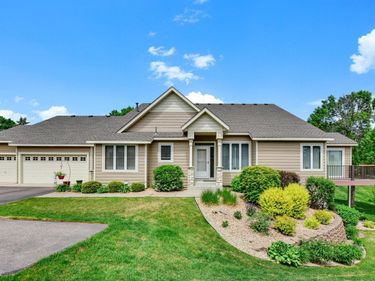 8813 Stonebrooke Court, Woodbury, MN 55125