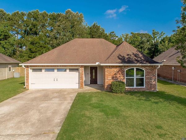 23621 S Southpoint Dr, Denham Springs, LA 70726