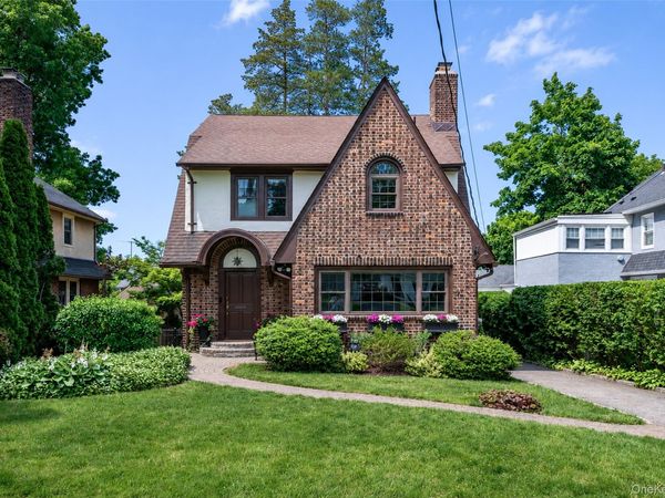 17 Bonnett Avenue , Larchmont, NY 10538