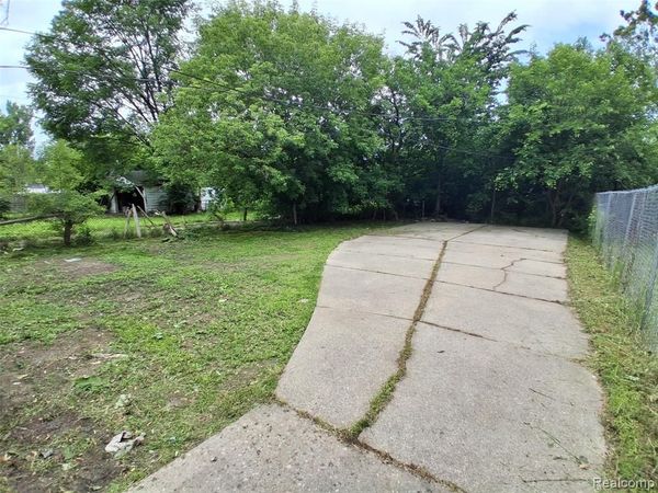 8653 BRAILE Street, Detroit, MI 48228