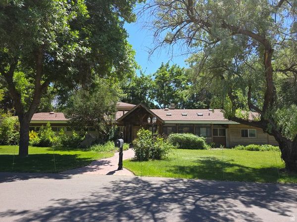 1846 E CHARLESTON LN, Holladay, UT 84121