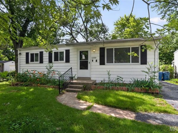 1200 Congress Avenue , St Louis, MO 63138