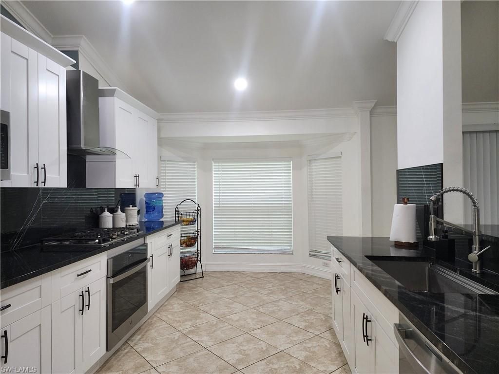 111 2nd St Se, Naples, FL 34117 Photo
