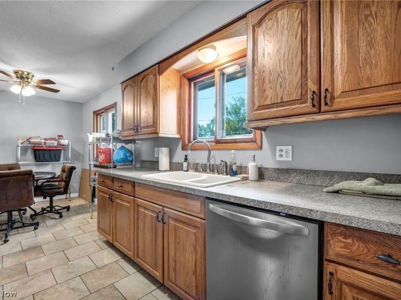 7386 Primrose Drive, Mentor on the Lake, OH 44060 Photo 14