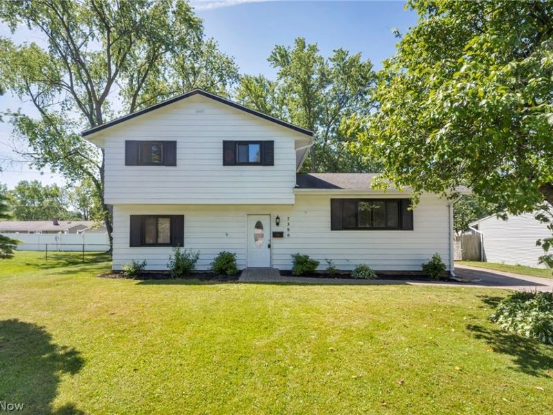7386 Primrose Drive, Mentor on the Lake, OH 44060 Photo 2