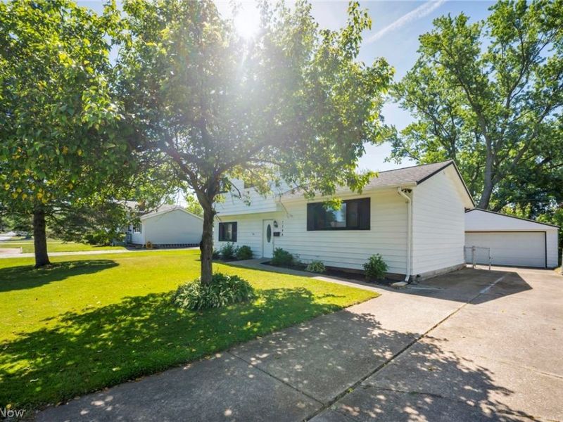 7386 Primrose Drive, Mentor on the Lake, OH 44060 Photo 3