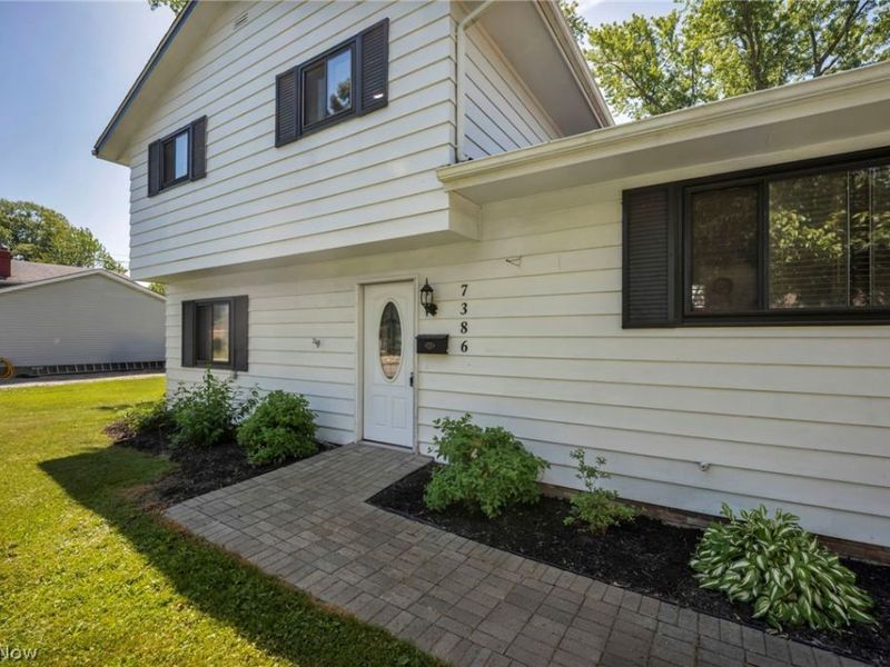 7386 Primrose Drive, Mentor on the Lake, OH 44060 Photo 5