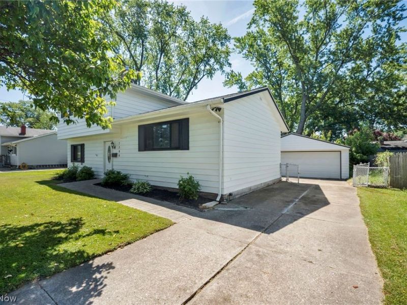 7386 Primrose Drive, Mentor on the Lake, OH 44060 Photo 6