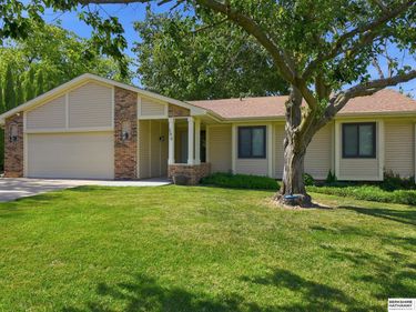 286 Concord Circle, Papillion, NE 68046