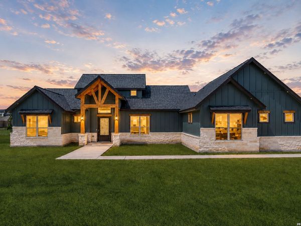 157 Estates Dr, La Vernia, TX 78121