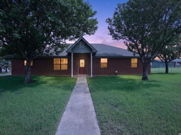 1014 Avenue I, Poteet, TX 78065