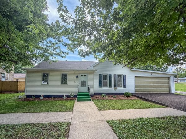 305 N William Street, Farmer City, IL 61842