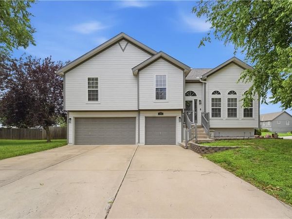 722 Saddle Peak Drive, Raymore, MO 64083