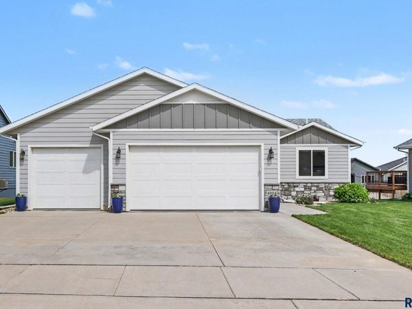 4004 S Infield Ave, Sioux Falls, SD 57110
