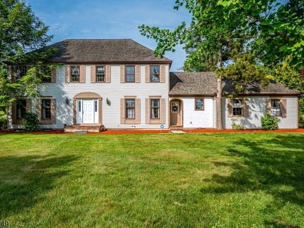 19 Arrowhead Dr, Branchburg, NJ 08853
