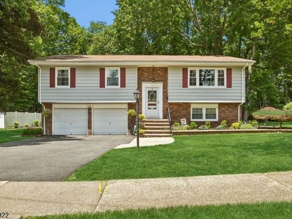 42 Davenport Ave, Roseland, NJ 07068