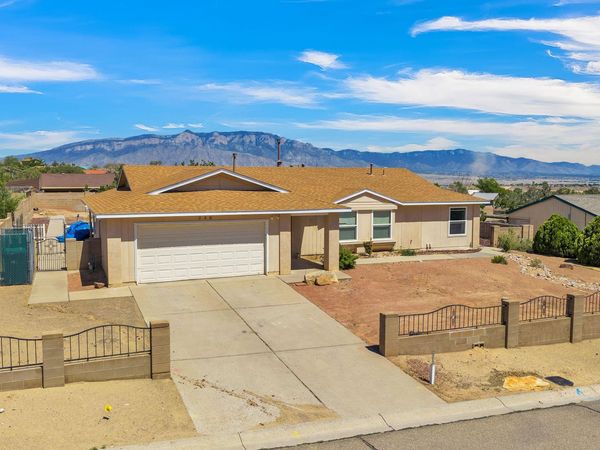 540 7th Avenue NE, Rio Rancho, NM 87124
