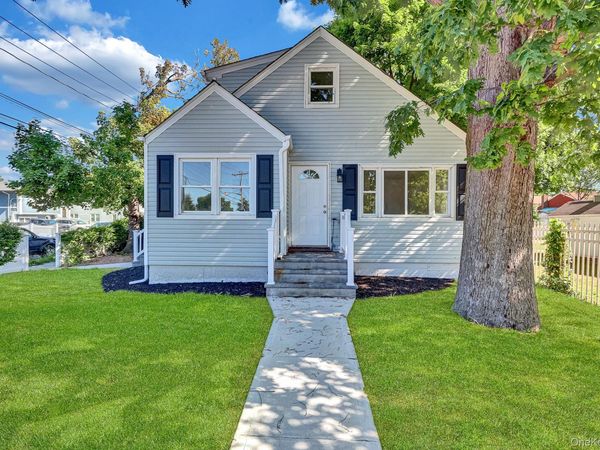 863 Prospect Avenue , Westbury, NY 11590
