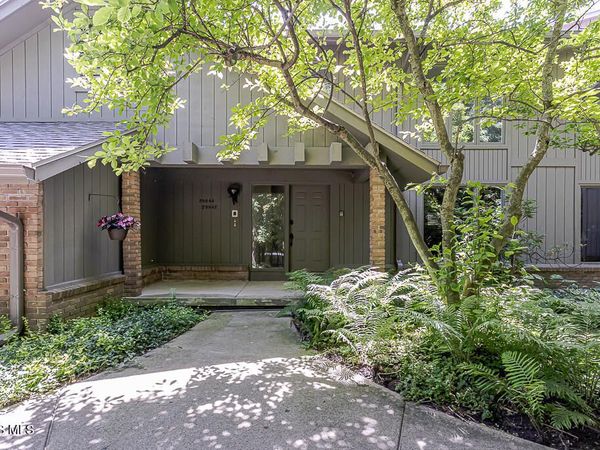 29642 E River Road, Perrysburg, OH 43551