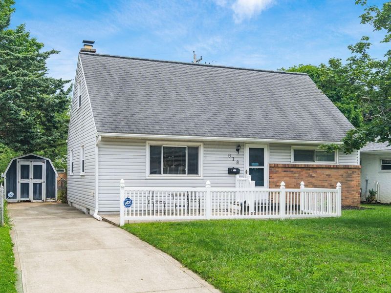 618 Savannah Drive , Columbus, OH 43228 Photo 1