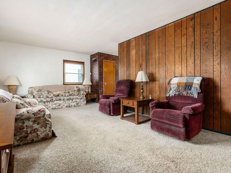 618 Savannah Drive , Columbus, OH 43228 Photo 12