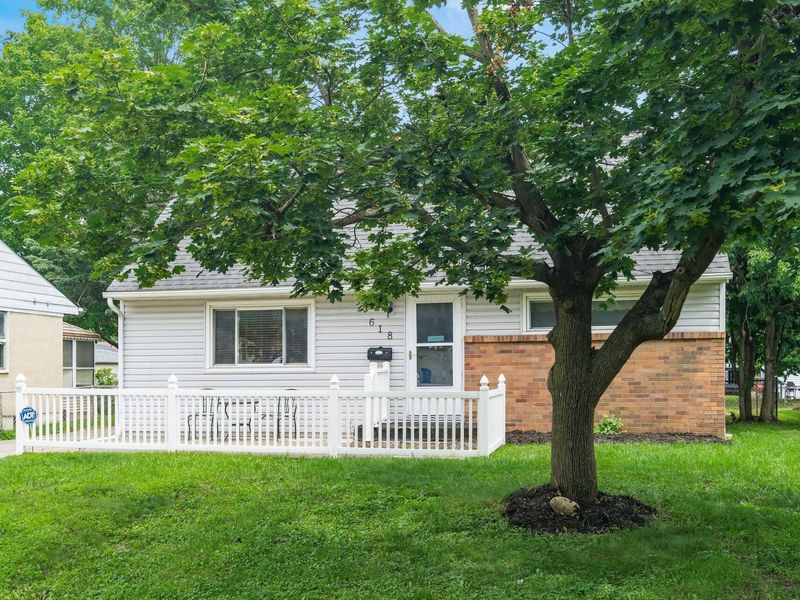 618 Savannah Drive , Columbus, OH 43228 Photo 2