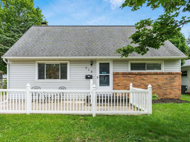 618 Savannah Drive , Columbus, OH 43228 Photo 3