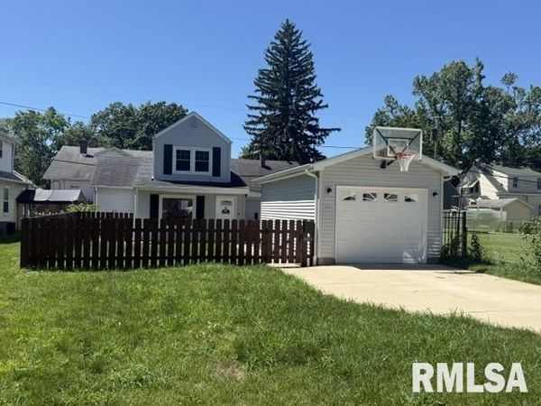 2512 W LAURA Avenue, West Peoria, IL 61604