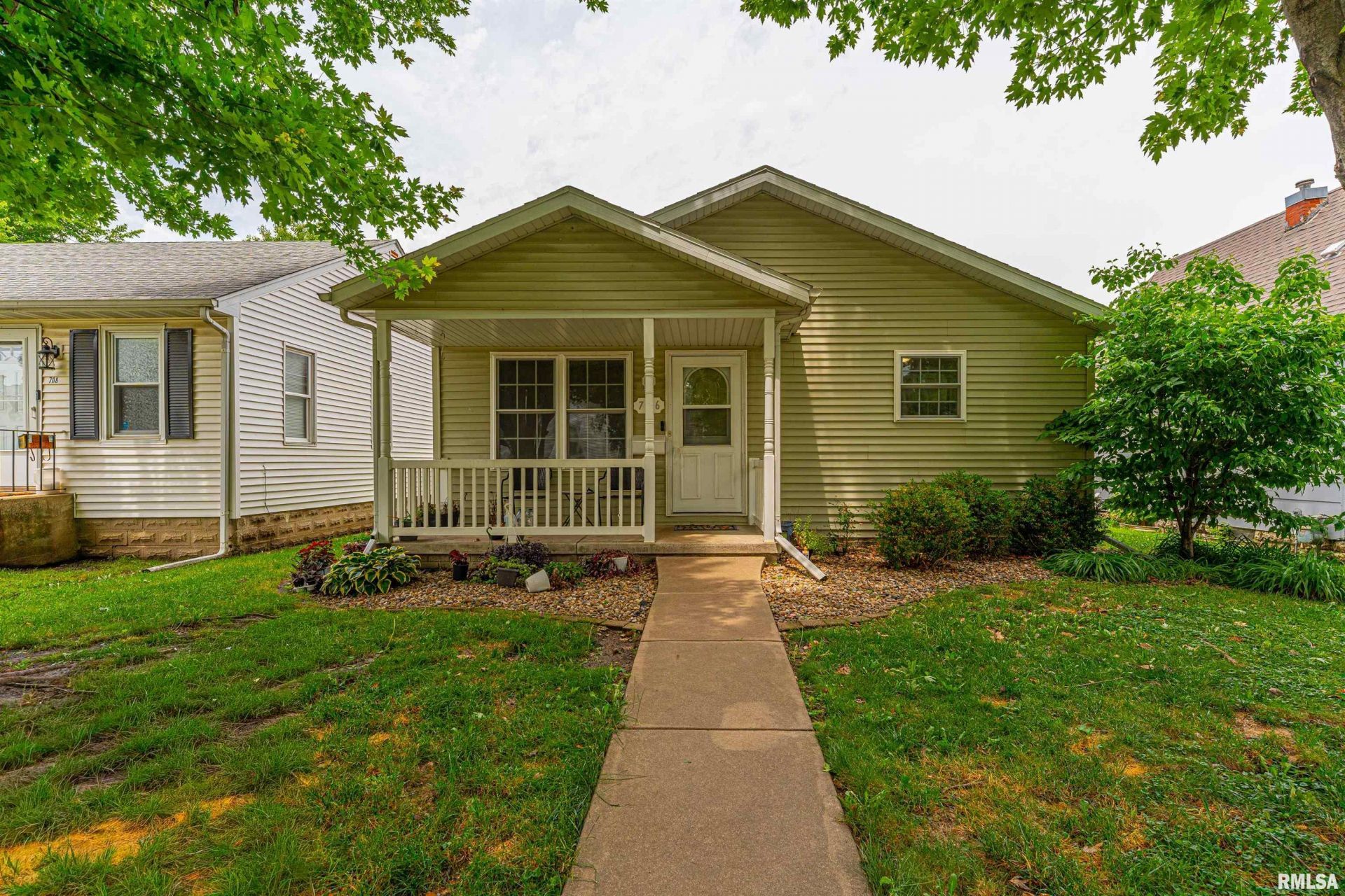 706 4th Street, Lincoln, IL 62656 Main Photo