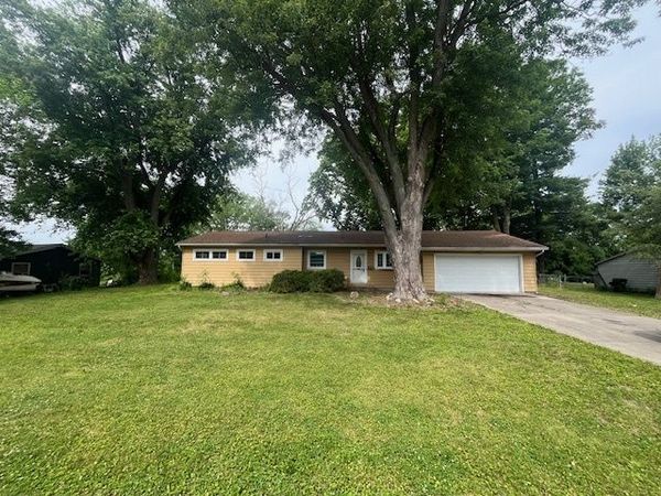 3947 N Burchard Drive , Decatur, IL 62526