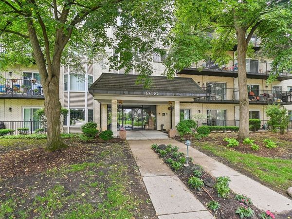 8630 Waukegan Road , Unit 414, Morton Grove, IL 60053