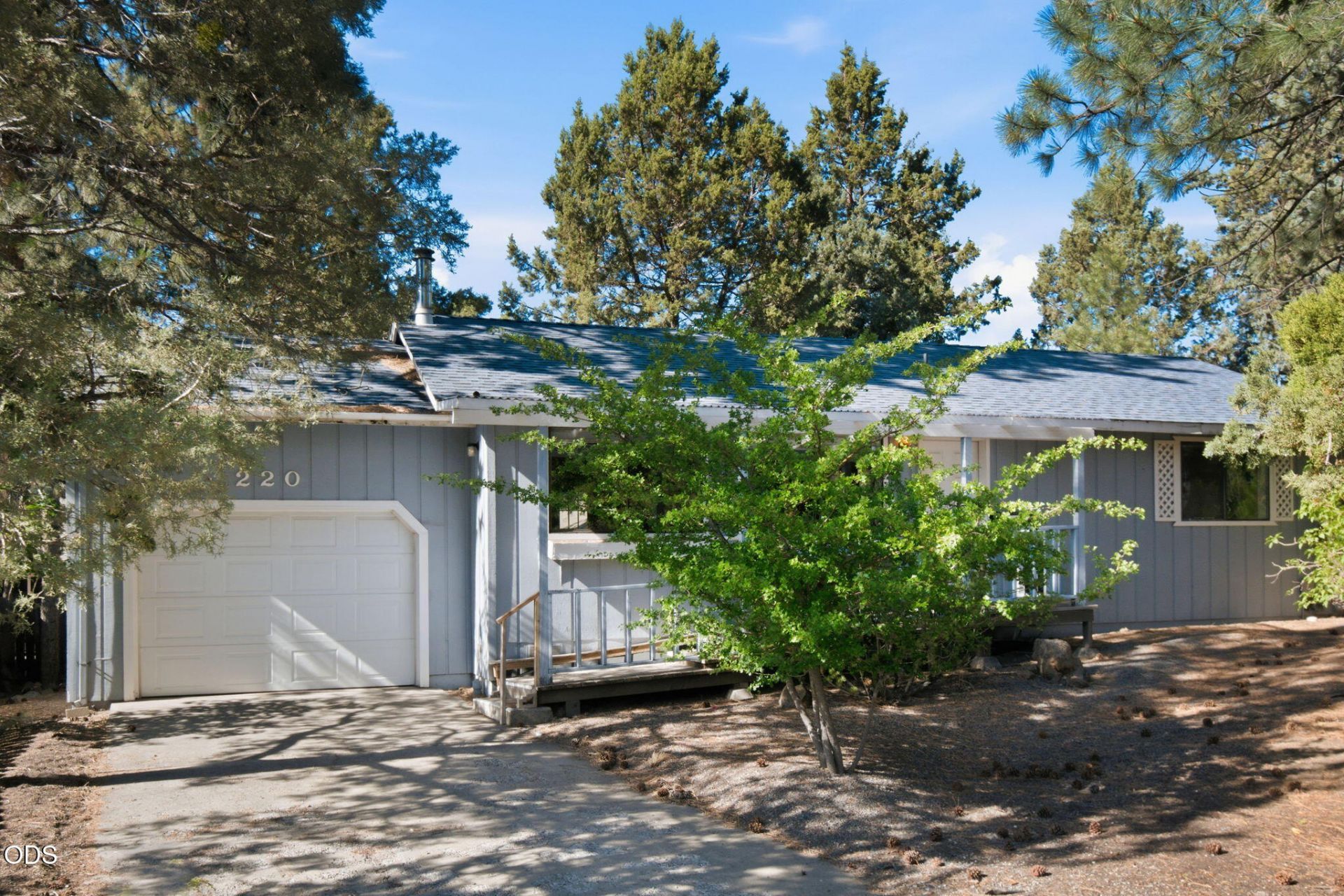 220 SW Maricopa Drive, Bend, OR 97702 Main Photo