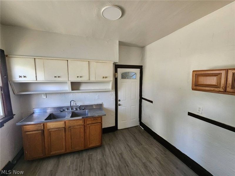 974 Eddy Road, Cleveland, OH 44108 Photo 22