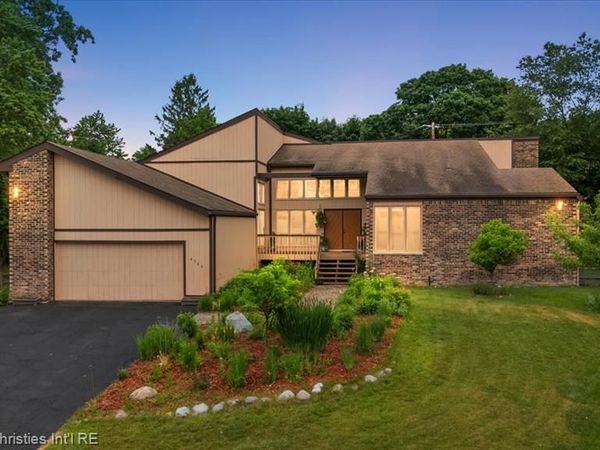 4566 Walden Drive, Bloomfield Hills, MI 48301