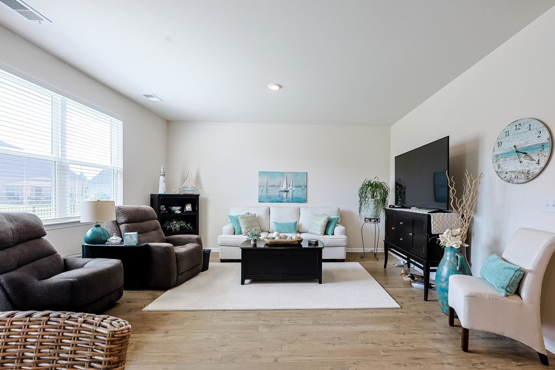 2222 Blackthorn Dr.  Photo 4