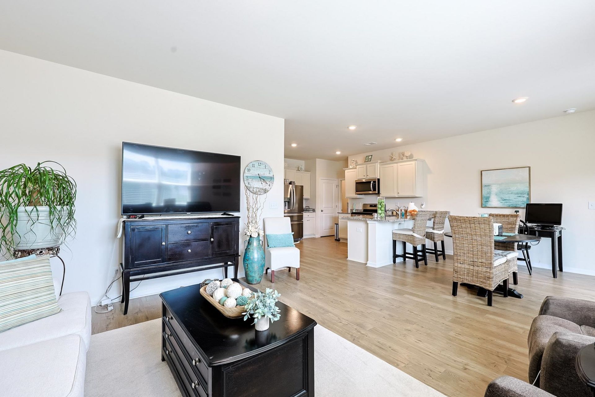 2222 Blackthorn Dr.  Photo 5