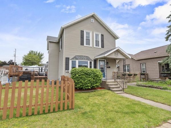 1816 11TH AVENUE, Menominee, MI 49858