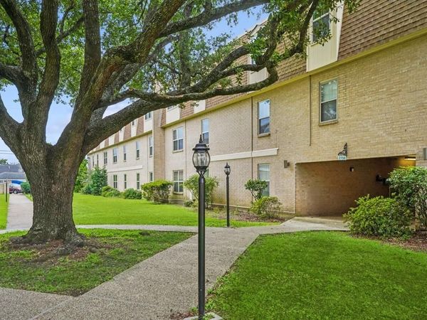 2708 WHITNEY Place , Unit 812, Metairie, LA 70002