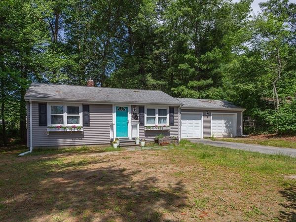 31 Acorn St, Middleboro, MA 02346