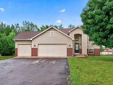 105 Dresden Lane, Waverly, MN 55390