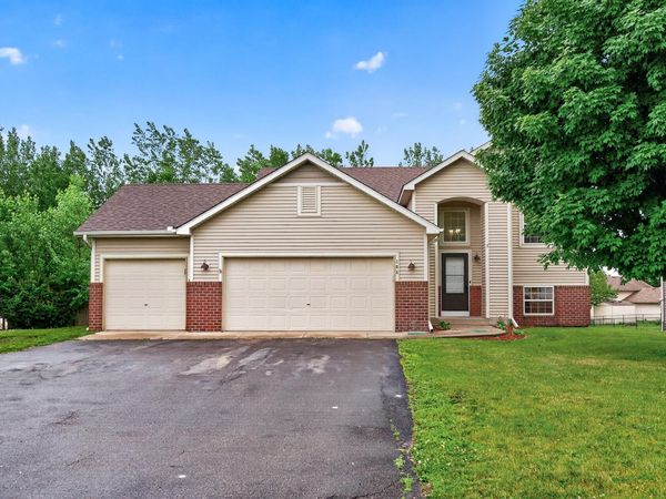 105 Dresden Lane , Waverly, MN 55390