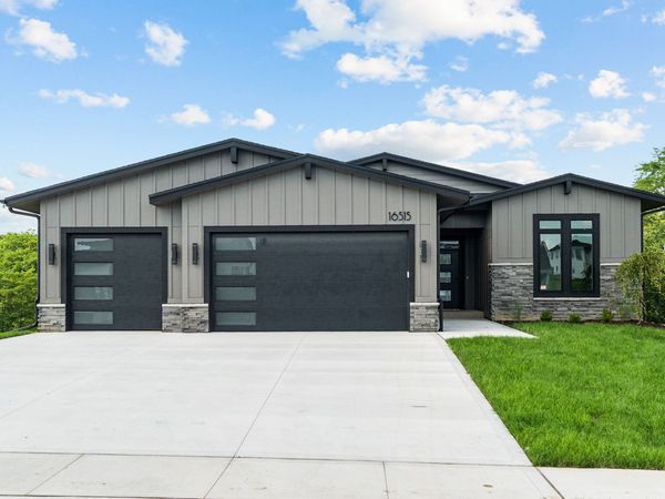 16515 Ironwood Lane, Urbandale, IA 50263