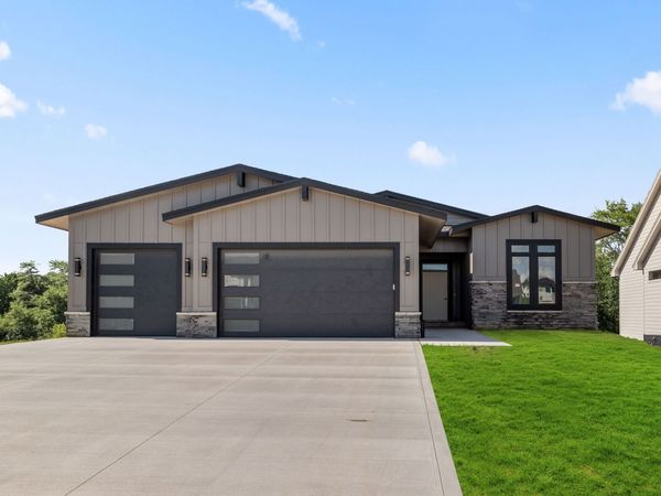 16515 Ironwood Lane, Urbandale, IA 50263