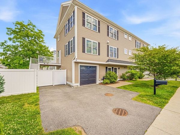 4 Boynton St, Unit 1, Waltham, MA 02453