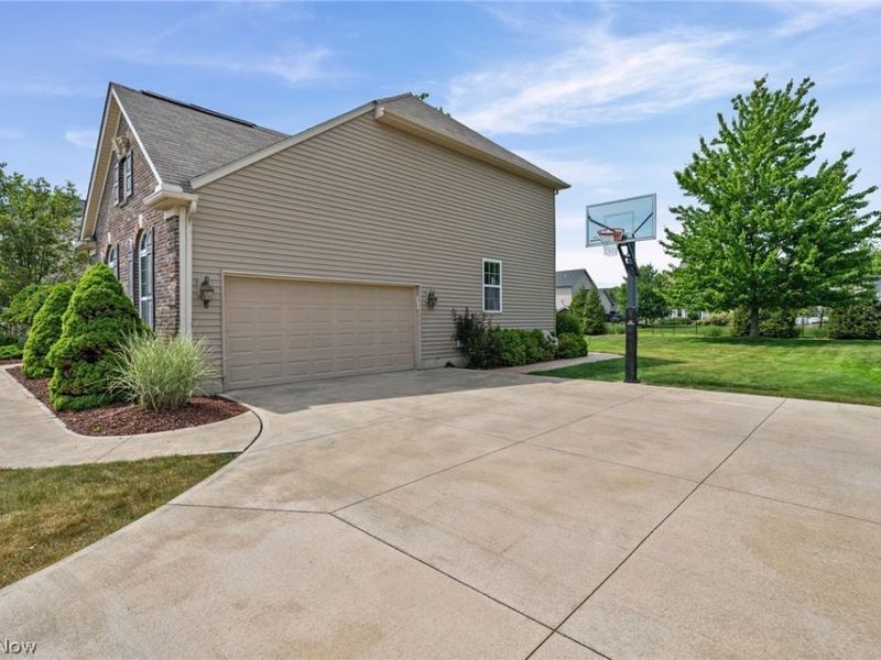 3958 Marcella Drive, North Royalton, OH 44133 Photo 4