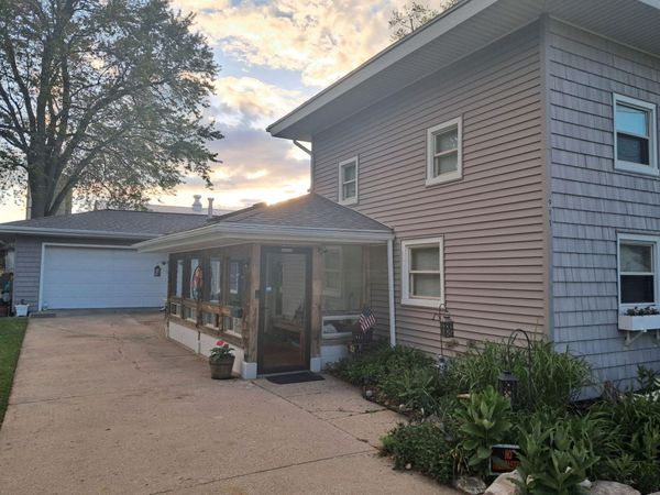 911 Washington, Lake Odessa, MI 48849